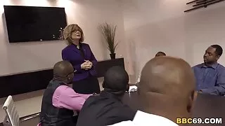 Cara maduro e bizarr ...