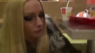 A sedutora loira tro ...