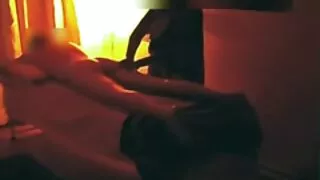 A cadela tatuada Lil ...
